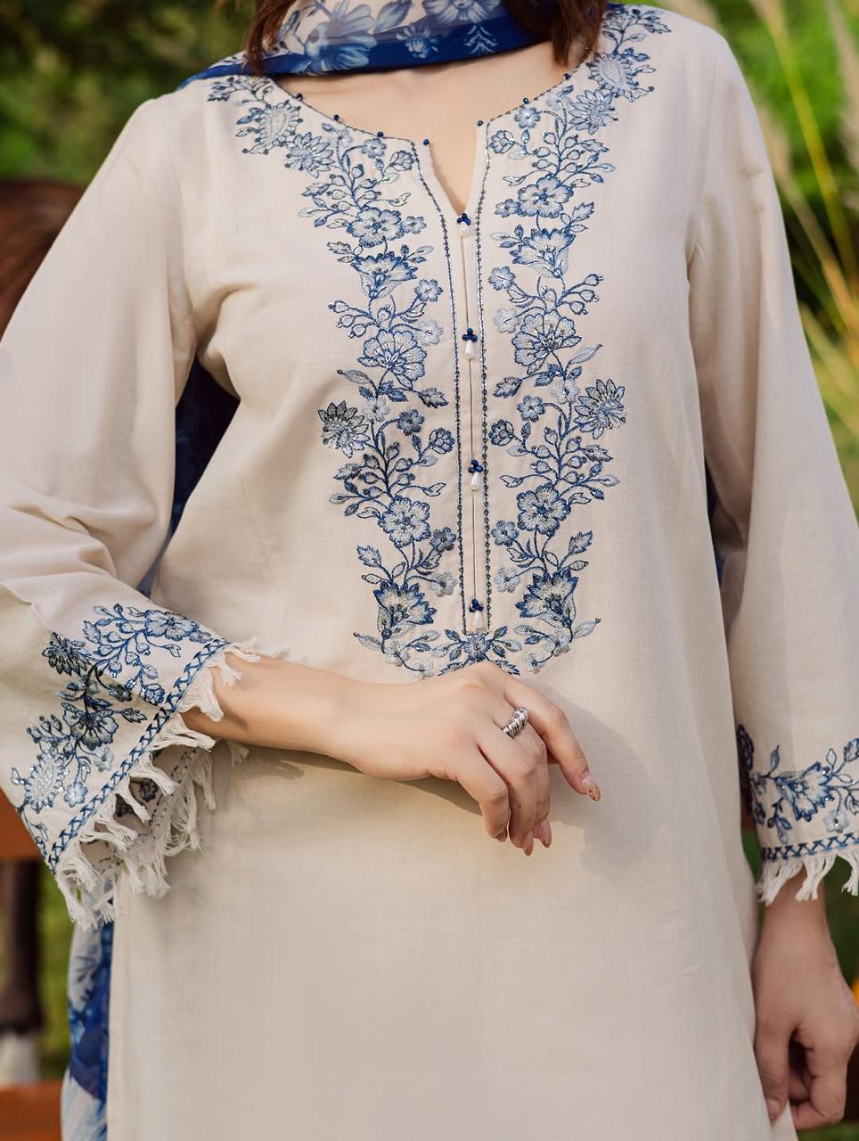 BATIK Dhanak Emb 3PC -MC10000